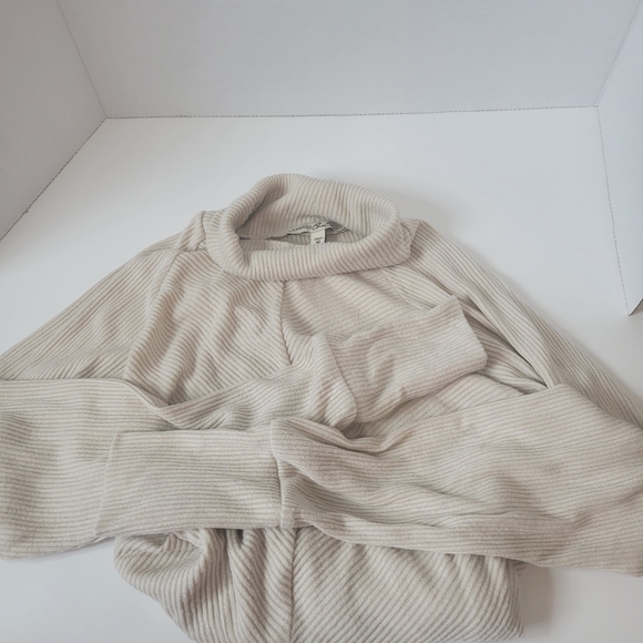 Turtleneck - Picture 6 of 6